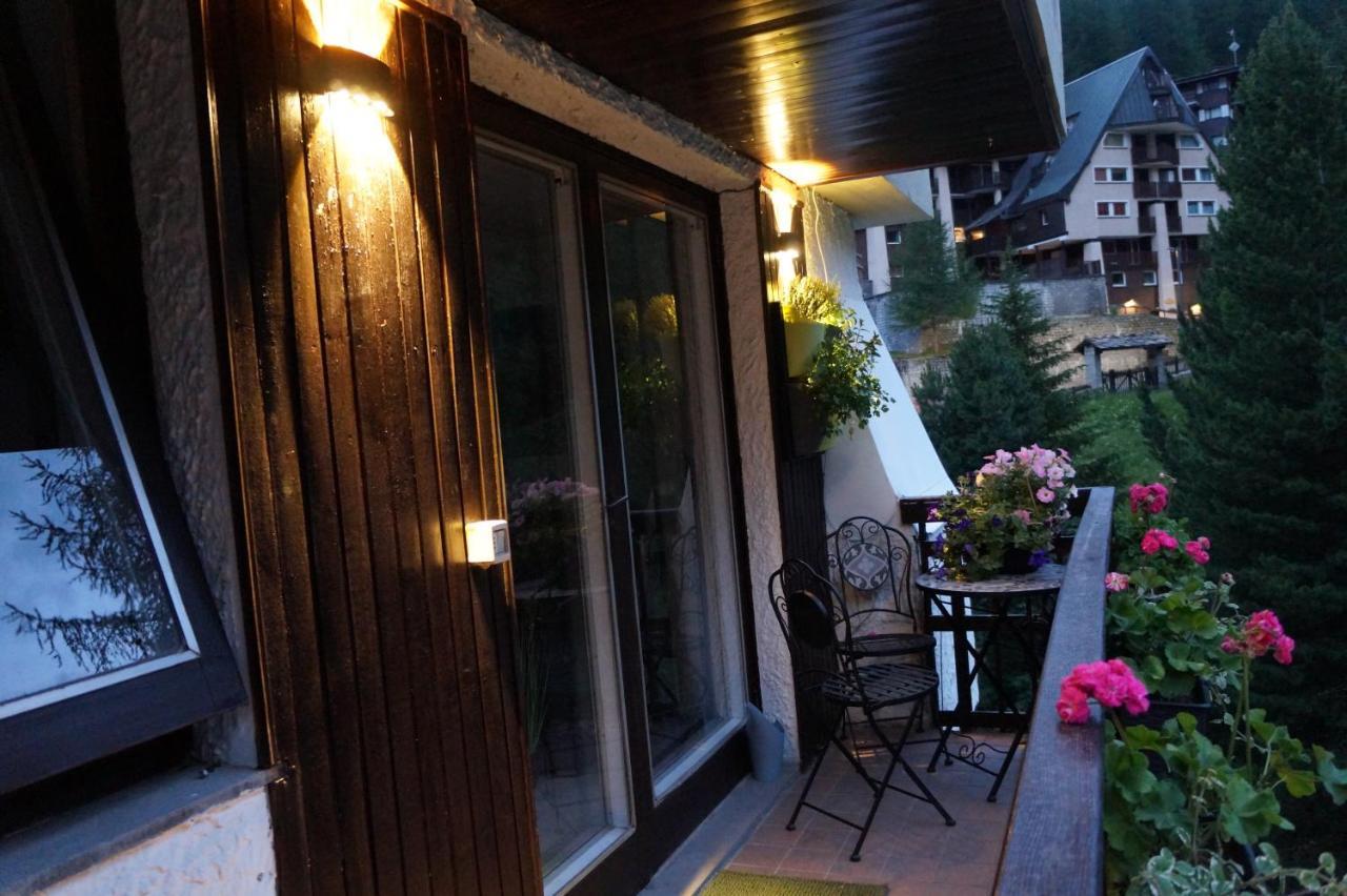 Window On The Mountains Apartment Breuil-Cervinia Bagian luar foto